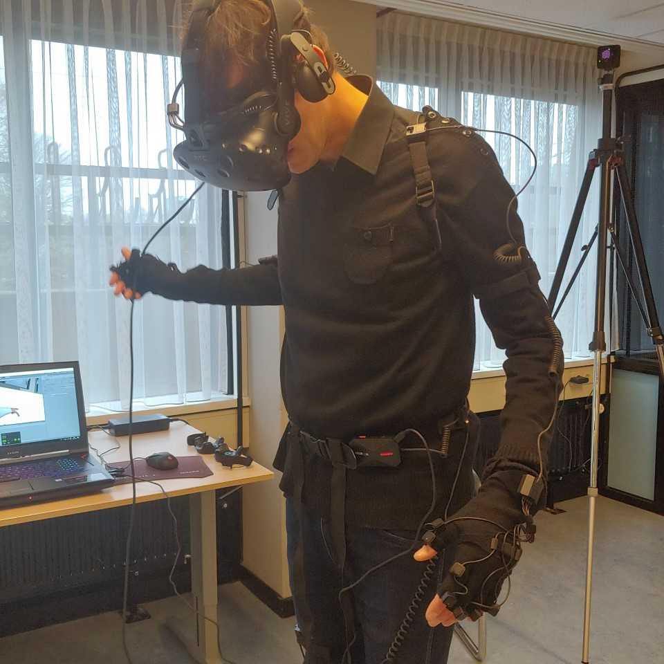 VR-Tilo-Hartmann-Motion-Capturing-Suit_0.jpg